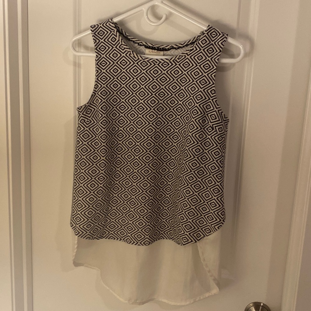 Deletta Black and White Patterned High Low Contrast Shirt - Size Small